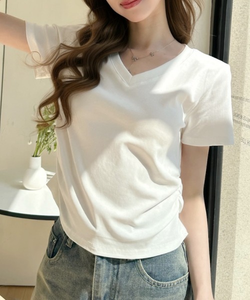 Ada.(エイダ)の「サイドギャザー コンパクト丈 Vネック シンプル トップス(Tシャツ/カットソー・レディース・ブルー/ホワイト/グレー/ブラック・FREE)」の3枚目の写真