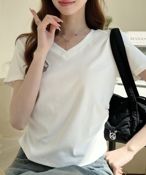 Ada.(エイダ)の「サイドギャザー コンパクト丈 Vネック シンプル トップス(Tシャツ/カットソー・レディース・ブルー/ホワイト/グレー/ブラック・FREE)」の6枚目の写真