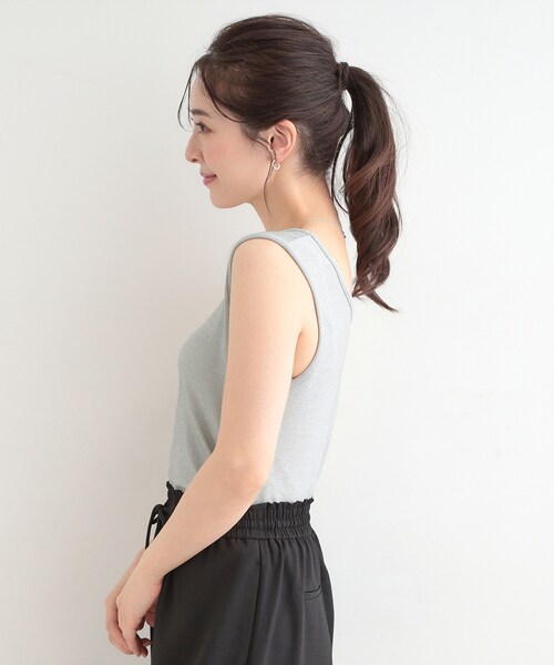 SHOO・LA・RUE（シューラルー）の「【洗える/S-LL】コーデのさりげないアクセントに　きらきらラメタンク（タンクトップ・レディース・ライトグリーン/ブラック/ゴールド/シルバー・01/04/03/02）」の6枚目の写真