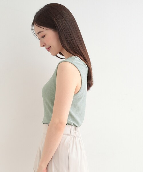 SHOO・LA・RUE（シューラルー）の「【洗える/S-LL】コーデのさりげないアクセントに　きらきらラメタンク（タンクトップ・レディース・ライトグリーン/ブラック/ゴールド/シルバー・01/04/03/02）」の17枚目の写真