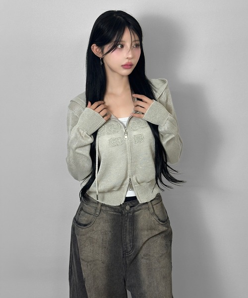 FOLLOWIN(フォロウィン)の「4color/ロゴ刺繍ニットジップフーディカーディガン【冷房/UV対策/羽織にぴったり】(カーディガン/ボレロ・レディース・ホワイト/ブラック/アイボリー/グレー・FREE)」の9枚目の写真