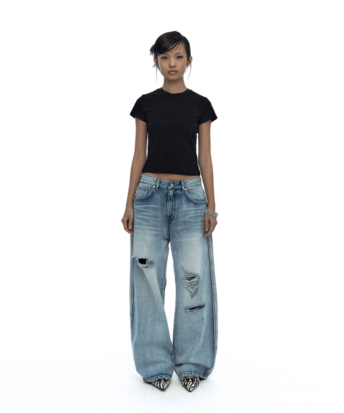 KASHIKO(カシコ)の「Embossed Baby Tee Black(Tシャツ/カットソー・レディース・その他・SMALL/MEDIUM)」の2枚目の写真
