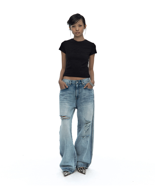 KASHIKO(カシコ)の「Embossed Baby Tee Black(Tシャツ/カットソー・レディース・その他・SMALL/MEDIUM)」の3枚目の写真