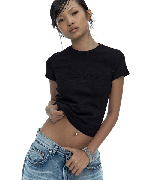 KASHIKO(カシコ)の「Embossed Baby Tee Black(Tシャツ/カットソー・レディース・その他・SMALL/MEDIUM)」の8枚目の写真