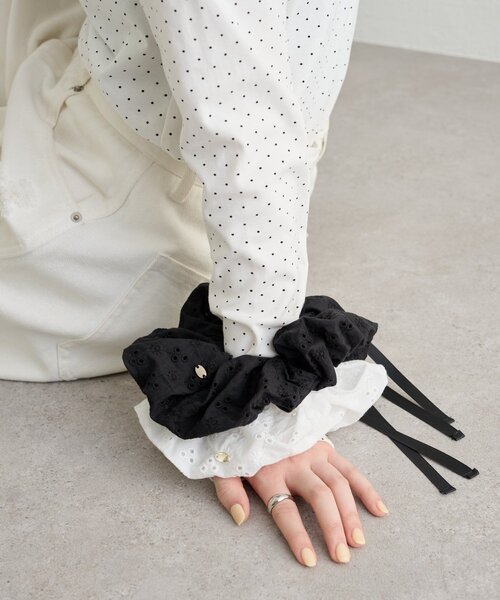 mystic(ミスティック)の「フラワー刺繍シュシュ(シュシュ・レディース・オフホワイト/ブラック・ONE SIZE)」の16枚目の写真