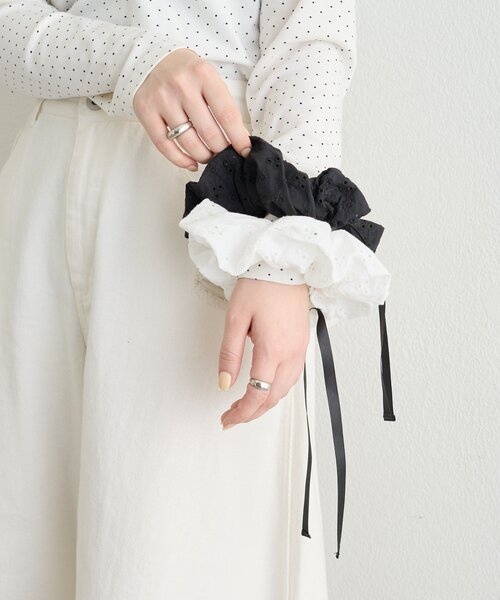 mystic(ミスティック)の「フラワー刺繍シュシュ(シュシュ・レディース・オフホワイト/ブラック・ONE SIZE)」の18枚目の写真