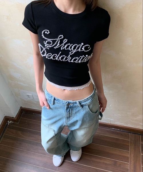 meJane（ミージェーン）の「パールビジューロゴ クロップド丈 裾レースTシャツ（Tシャツ/カットソー・レディース・グレー/ブラック・FREE）」の8枚目の写真