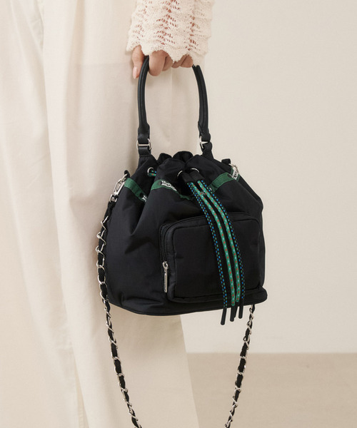 LeSportsac(レスポートサック)の「DBL DRAWST CHAIN BAG ミッドナイトグロウコード(ショルダーバッグ・レディース・ブラック・FREE)」の2枚目の写真