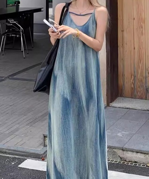 Flugge(フラッジー)の「マーブルキャミロングワンピース(ワンピース・レディース・ブルー・LARGE/MEDIUM)」の1枚目の写真