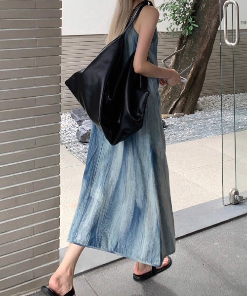 Flugge(フラッジー)の「マーブルキャミロングワンピース(ワンピース・レディース・ブルー・LARGE/MEDIUM)」の8枚目の写真