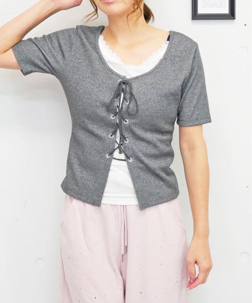 FUN(ファン)の「レースアップラメテレコカットソー(Tシャツ/カットソー・レディース・ブラック/オフホワイト/グレー/チャコールグレー・FREE/L/M)」の1枚目の写真