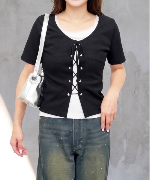 FUN(ファン)の「レースアップラメテレコカットソー(Tシャツ/カットソー・レディース・ブラック/オフホワイト/グレー/チャコールグレー・FREE/L/M)」の3枚目の写真