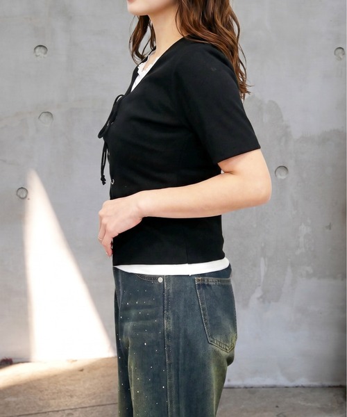FUN(ファン)の「レースアップラメテレコカットソー(Tシャツ/カットソー・レディース・ブラック/オフホワイト/グレー/チャコールグレー・FREE/L/M)」の5枚目の写真