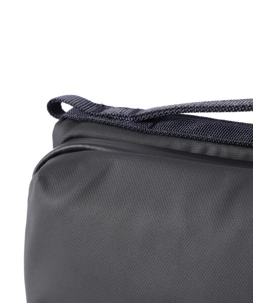 Topologie（トポロジー）の「Topologie/トポロジー　Bottle Sacoche Medium Dry ボトル サコッシュミディアム【バッグ単体】（ショルダーバッグ・メンズ・ブラック・F）」の4枚目の写真