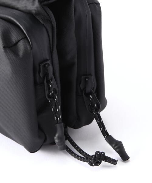 Topologie（トポロジー）の「Topologie/トポロジー　Bottle Sacoche Medium Dry ボトル サコッシュミディアム【バッグ単体】（ショルダーバッグ・メンズ・ブラック・F）」の6枚目の写真