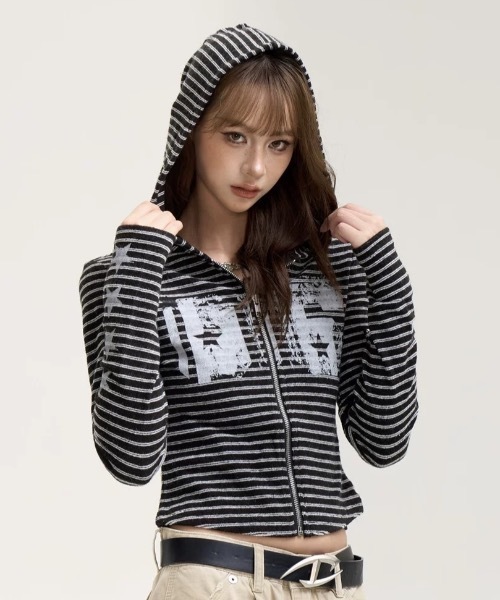 FUNdaysion(ファンデイション)の「ボーダークロップドジップトップス(Tシャツ/カットソー・レディース・ブラック/グレー・M)」の1枚目の写真
