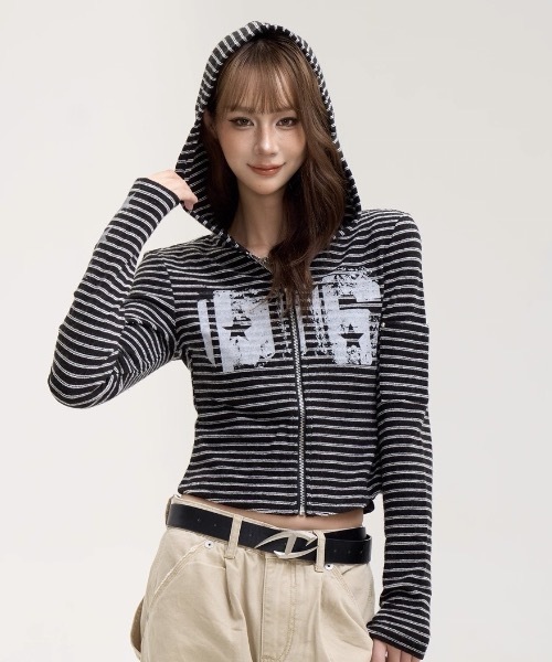 FUNdaysion(ファンデイション)の「ボーダークロップドジップトップス(Tシャツ/カットソー・レディース・ブラック/グレー・M)」の3枚目の写真