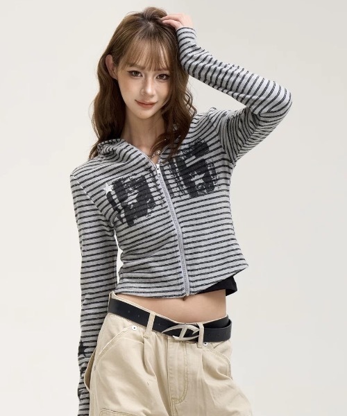 FUNdaysion(ファンデイション)の「ボーダークロップドジップトップス(Tシャツ/カットソー・レディース・ブラック/グレー・M)」の4枚目の写真