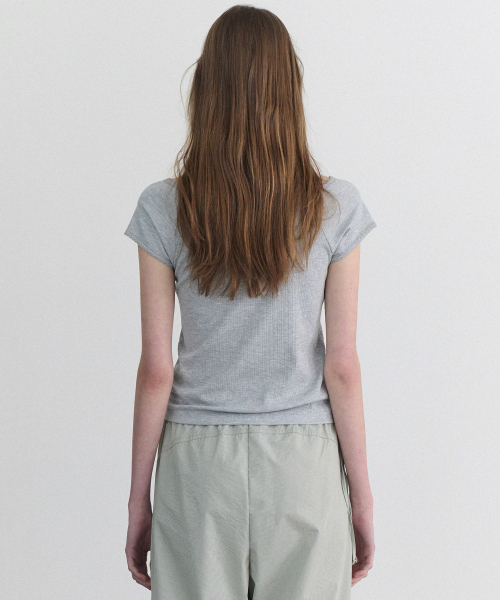 ANDNEEDS(アンドニーズ)の「Pebble lace scoop tee (melange gray)(Tシャツ/カットソー・レディース・その他・FREE)」の4枚目の写真