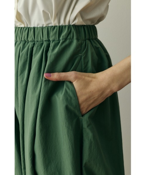 HeRIN.CYE(ヘリンドットサイ)の「Nylon balloon pants / ナイロンバルーンパンツ(スラックス・レディース・オフホワイト/ブラック/カーキ・38/36)」の14枚目の写真