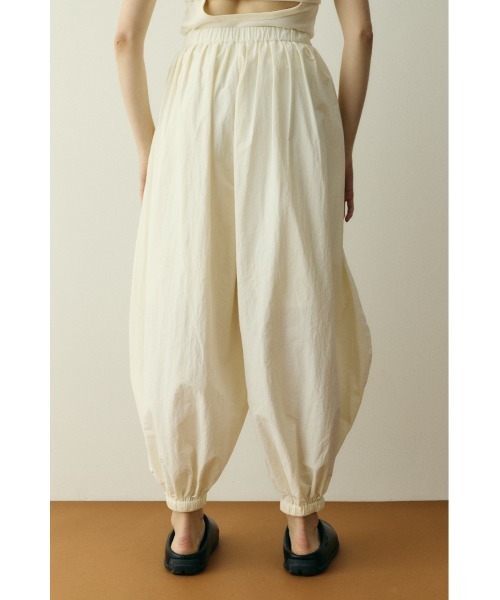 Nylon balloon pants / ナイロンバルーンパンツ（スラックス）｜HeRIN