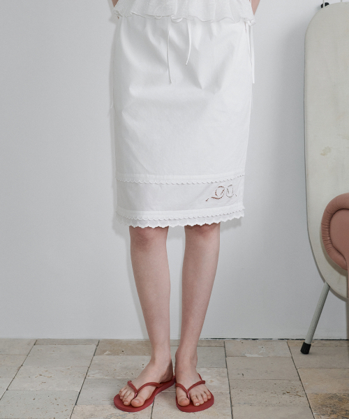 SINOON（シヌーン）の「Eyelet Punching Midi Skirt (White)（スカート・レディース・ホワイト・FREE）」の4枚目の写真