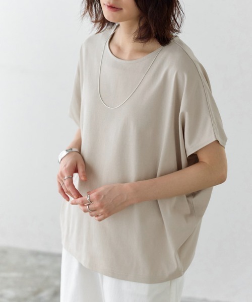 Pierrot(ピエロ)の「クルーネックフレンチスリーブドルマンカットソー(Tシャツ/カットソー・レディース・ライトブルー/グレイッシュベージュ/ブラック/オフホワイト/チャコール・LL/L/M)」の4枚目の写真