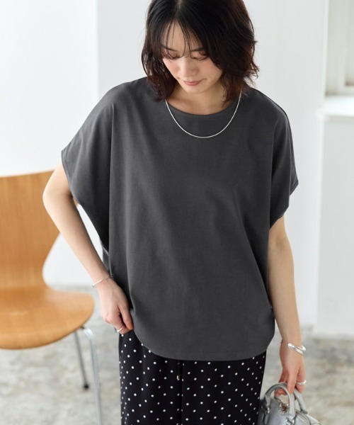 Pierrot(ピエロ)の「クルーネックフレンチスリーブドルマンカットソー(Tシャツ/カットソー・レディース・ライトブルー/グレイッシュベージュ/ブラック/オフホワイト/チャコール・LL/L/M)」の1枚目の写真