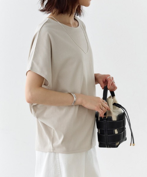 Pierrot(ピエロ)の「クルーネックフレンチスリーブドルマンカットソー(Tシャツ/カットソー・レディース・ライトブルー/グレイッシュベージュ/ブラック/オフホワイト/チャコール・LL/L/M)」の13枚目の写真