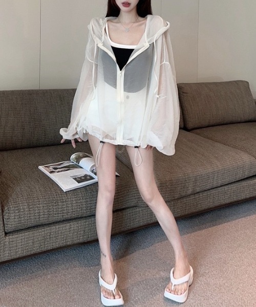 HAILY(ヘイリー)の「シアー素材ビッグサイジングジップパーカー/冷房対策UVカット(パーカー・レディース・ホワイト/ブラック・FREE)」の12枚目の写真
