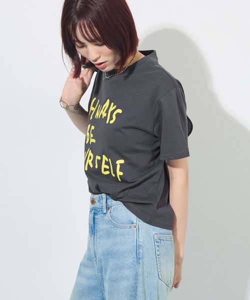 ABYS(アビス)の「【オリジナルタグ付き】配色ロゴプリントTシャツ(Tシャツ/カットソー・レディース・チャコールグレー/ピンク/ライトイエロー・FREE)」の5枚目の写真