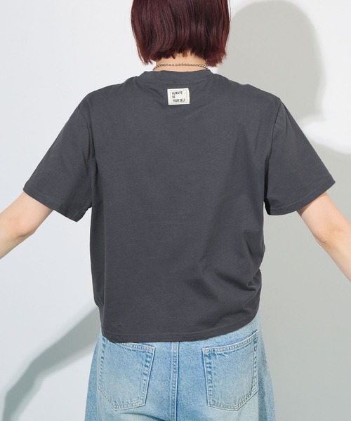 ABYS(アビス)の「【オリジナルタグ付き】配色ロゴプリントTシャツ(Tシャツ/カットソー・レディース・チャコールグレー/ピンク/ライトイエロー・FREE)」の6枚目の写真
