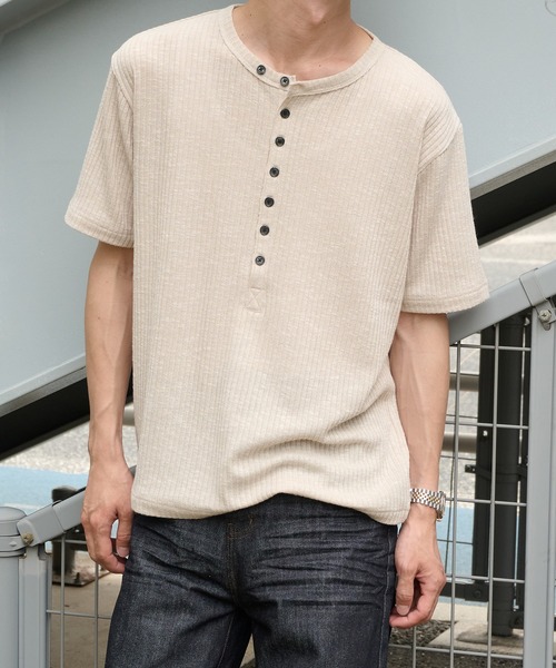 Perushu(ペルーシュ)の「Henley Neck Rib Knit Tops/ヘンリーネックリブニットトップス(Tシャツ/カットソー・メンズ・チャコールグレー/ダークグリーン/ネイビー/ベージュ・MEDIUM/LARGE)」の1枚目の写真