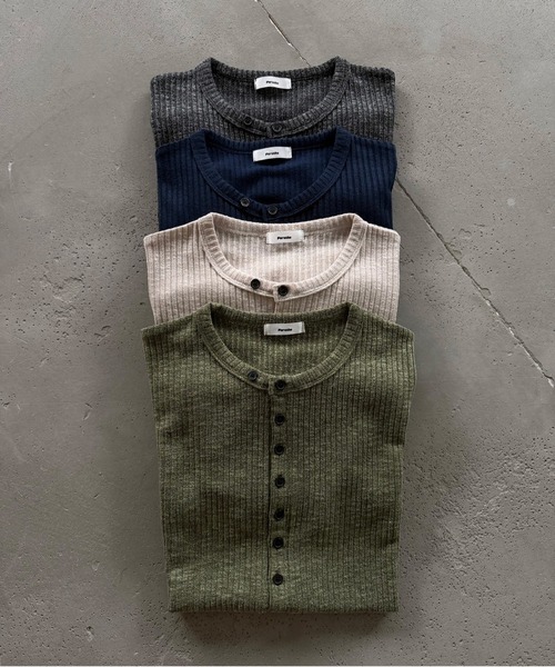 Perushu(ペルーシュ)の「Henley Neck Rib Knit Tops/ヘンリーネックリブニットトップス(Tシャツ/カットソー・メンズ・チャコールグレー/ダークグリーン/ネイビー/ベージュ・MEDIUM/LARGE)」の9枚目の写真