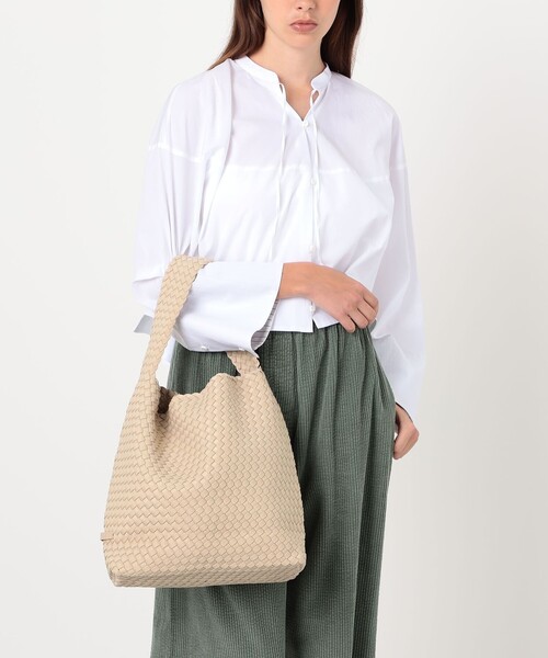 NAGHEDI(ナゲディ)の「NAGHEDI Nomad M Hobo(ショルダーバッグ・レディース・ダークブラウン/ライトベージュ・FREE)」の3枚目の写真