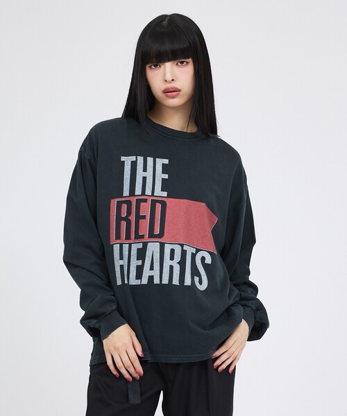 REMI RELIEF(レミレリーフ)の「【REMI RELIEF / レミレリーフ】HARD SP加工20/天竺 (THE RED HARTS) / 長袖Tシャツ / ユニセックス(Tシャツ/カットソー・メンズ・ブラック/オフホワイト・M/L/XL)」の1枚目の写真