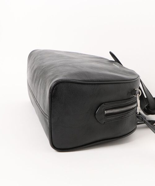 CHARLES & KEITH（チャールズ & キース）の「Vega ベガ ボウリング バッグ（トートバッグ・レディース・スミクロ・M）」の6枚目の写真