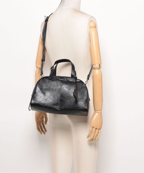 CHARLES & KEITH（チャールズ & キース）の「Vega ベガ ボウリング バッグ（トートバッグ・レディース・スミクロ・M）」の7枚目の写真