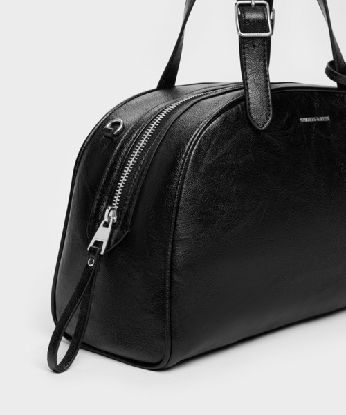 CHARLES & KEITH（チャールズ & キース）の「Vega ベガ ボウリング バッグ（トートバッグ・レディース・スミクロ・M）」の4枚目の写真