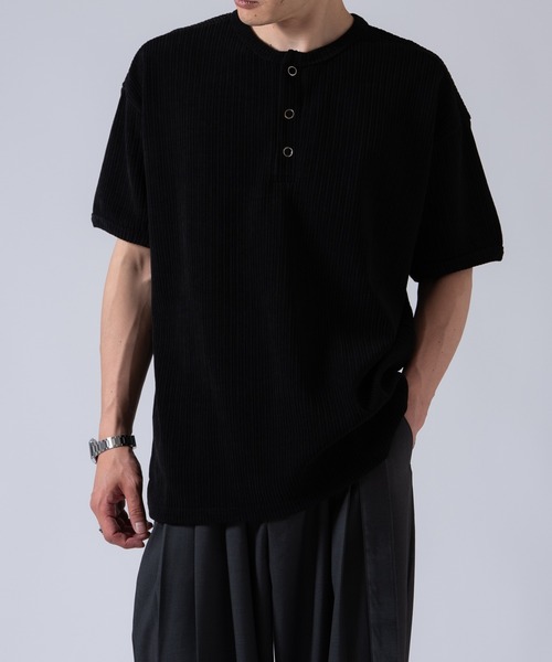 OXA(オグザ)の「ベロア調 半袖ヘンリーネックTシャツ カットソー OXA(Tシャツ/カットソー・メンズ・ブラック/ホワイト・FREE)」の13枚目の写真