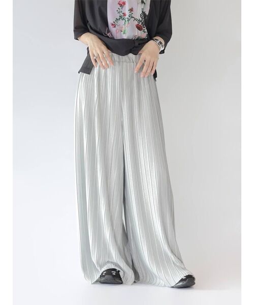 :ETHROF(イーサオブ)の「SOFT GLOW PLEATED WIDE PANTS(その他パンツ・レディース・シルバー/ブラック・FREE)」の1枚目の写真