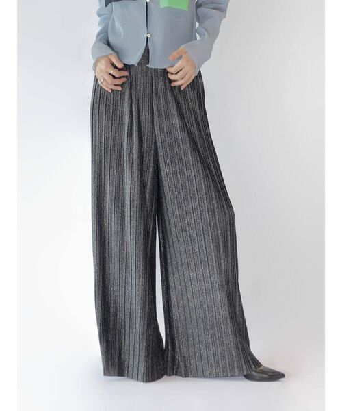 :ETHROF(イーサオブ)の「SOFT GLOW PLEATED WIDE PANTS(その他パンツ・レディース・シルバー/ブラック・FREE)」の2枚目の写真