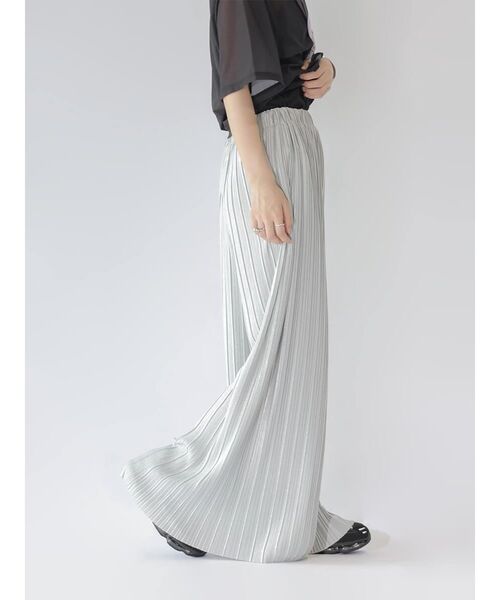 :ETHROF(イーサオブ)の「SOFT GLOW PLEATED WIDE PANTS(その他パンツ・レディース・シルバー/ブラック・FREE)」の3枚目の写真