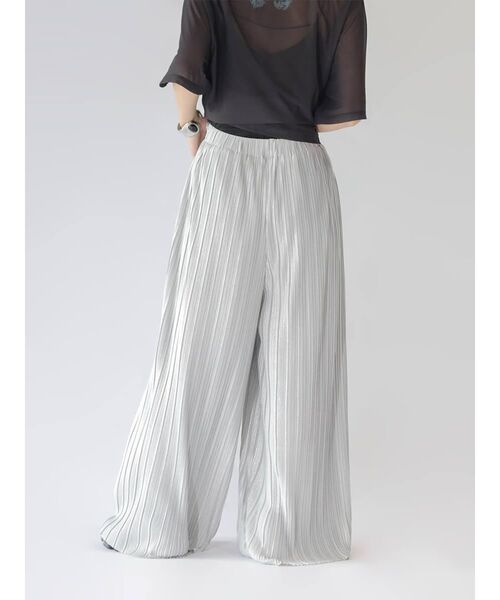:ETHROF(イーサオブ)の「SOFT GLOW PLEATED WIDE PANTS(その他パンツ・レディース・シルバー/ブラック・FREE)」の6枚目の写真