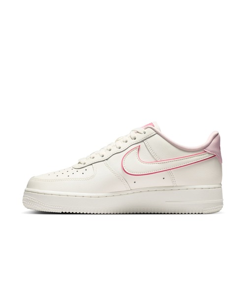 NIKE（ナイキ）の「NIKE/ナイキ WS ｴｱ ﾌｫｰｽ 1 07（スニーカー・レディース・ホワイト×ピンク・22.5cm/22cm）」の5枚目の写真