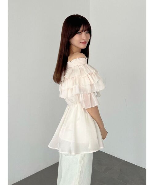 MERCURYDUO(マーキュリーデュオ)の「オフショルラッフルチュニックブラウス(シャツ/ブラウス・レディース・アイボリー/ピンク/ブラック・FREE)」の9枚目の写真