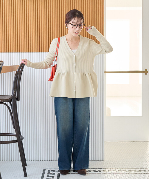 FREAK'S STORE(フリークスストア)の「限定展開 <ウォッシャブル>ペプラム Vネック ボタン ニット カーディガン(カーディガン/ボレロ・レディース・ブラウン/オリーブ/コーラルピンク/ブラック/ネイビー/ナチュラル・フリ-)」の13枚目の写真