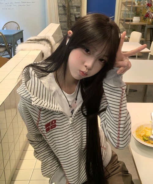 GEMEDA（ジェメダ）の「ボーダー柄フード付きジップパーカー（パーカー・レディース・ライトグレー・M）」の4枚目の写真
