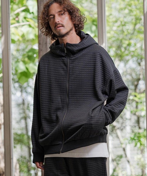 CAMBIO(カンビオ)の「mpa4226-Quilt Jacquard Zip Hoodie ジップパーカー(CAM26AW-012)(パーカー・メンズ・ブルー/ブラック/チャコール・S/L/M)」の2枚目の写真