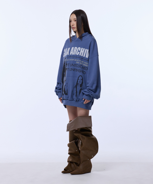 GILAARCHIVE(ギラアーカイブ)の「TWICE GIRL OVER SIZE HOODED_BLUE(パーカー・レディース・その他・LARGE/MEDIUM)」の2枚目の写真